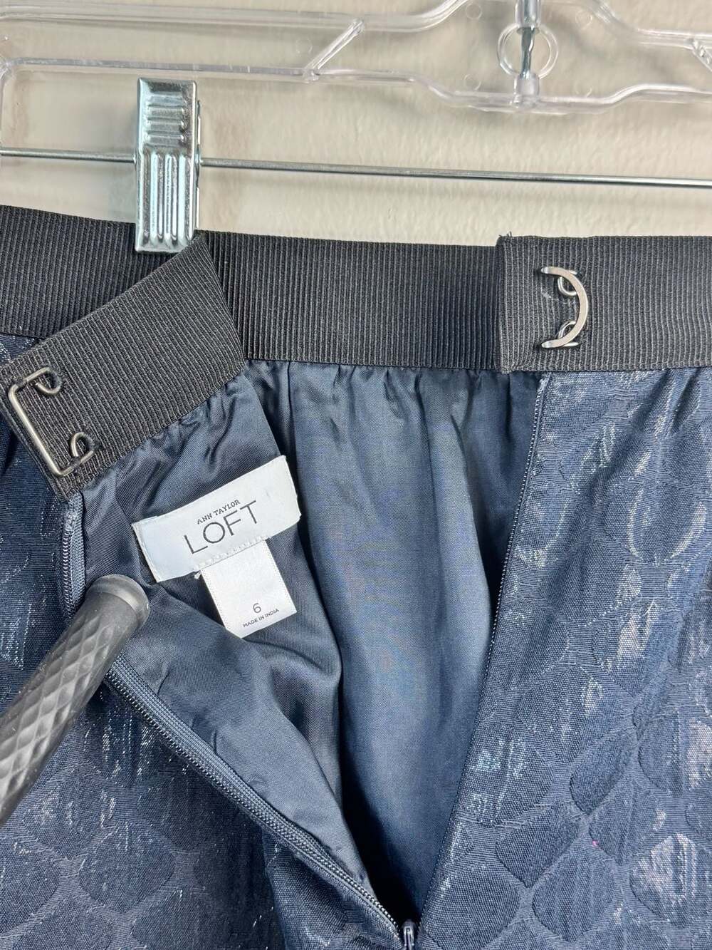 Ann Taylor LOFT Navy Blue Metallic Quilted Mini Skirt Size 6 - Picture 5 of 7